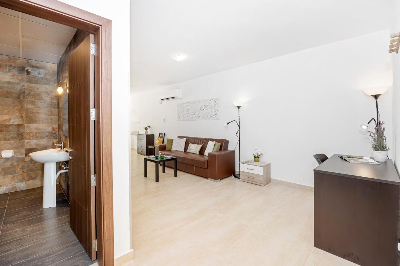 Summer Breeze Comfort Sunny Apartments Close To The Sandy Beaches - By Getawaysmalta Mellieħa Exterior foto